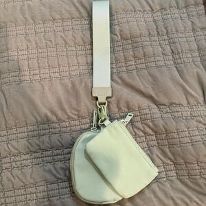 Mint wallet wristlet